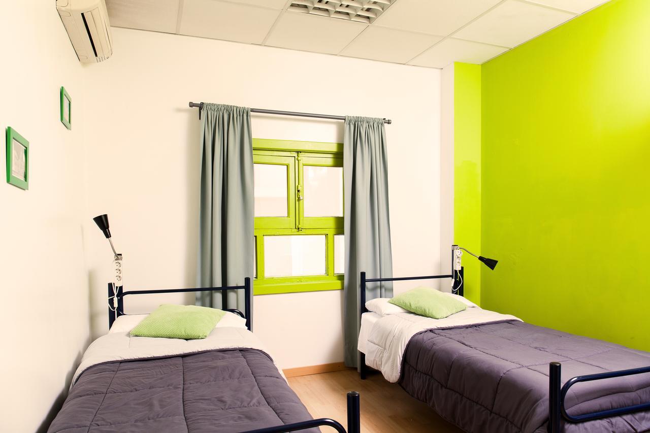 Cats Chill Out Hostel มาดริด ภายนอก รูปภาพ