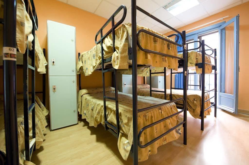 Cats Chill Out Hostel มาดริด ภายนอก รูปภาพ