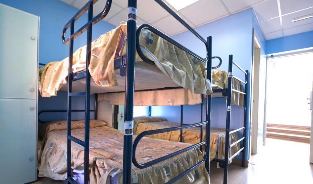 Cats Chill Out Hostel มาดริด ภายนอก รูปภาพ
